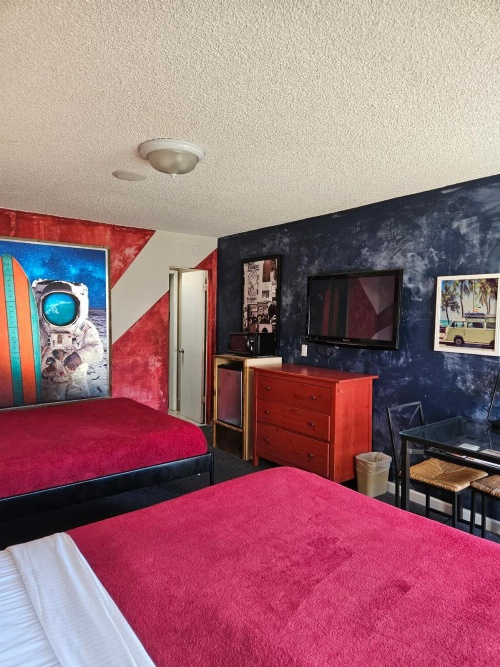 Huntington Surf Inn image 2
