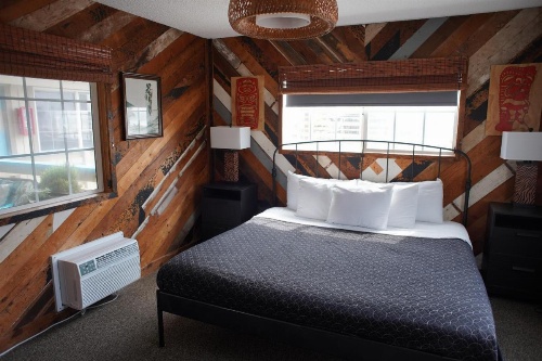 Huntington Surf Inn image 32
