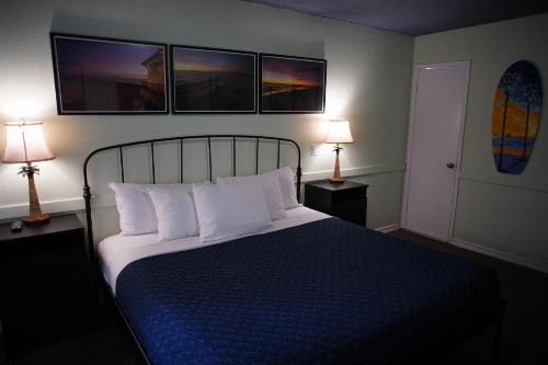 Huntington Surf Inn image 37