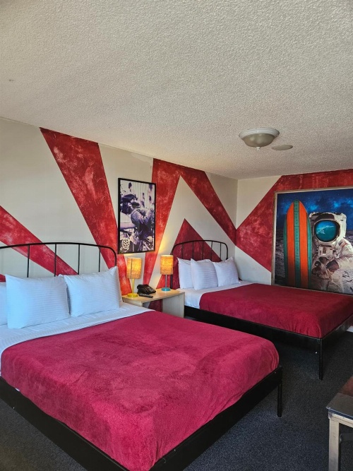 Huntington Surf Inn image 4